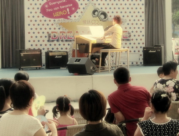 雙排鍵演出大受好評！藪雅貴&張青889廣場演奏再開！ 
