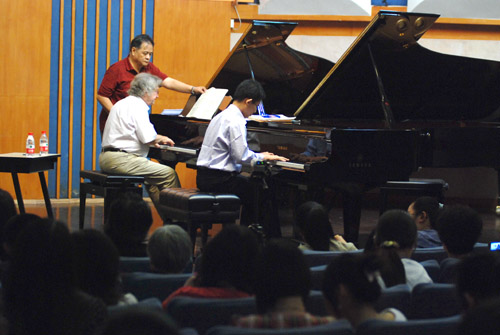 2010年上海音樂學(xué)院第七屆國(guó)際鋼琴大師班報(bào)道 