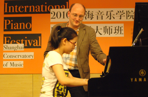 2010年上海音樂學(xué)院第七屆國(guó)際鋼琴大師班報(bào)道 