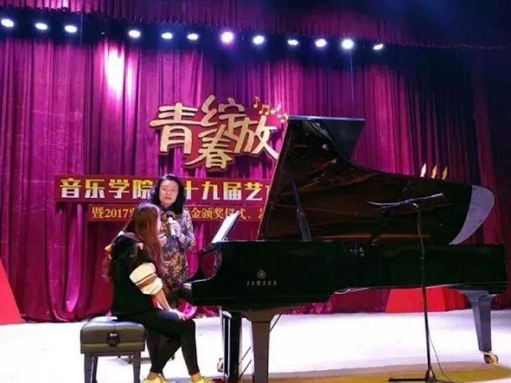 2017年雅馬哈亞洲音樂獎(jiǎng)學(xué)金內(nèi)江師范學(xué)院頒獎(jiǎng)儀式暨雅馬哈藝術(shù)家張芳鋼琴音樂會(huì)及大師班講座成功舉辦！