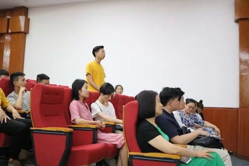 雅馬哈藝術(shù)家石叔誠與特邀藝術(shù)家顧平受邀于成都大學(xué)東盟藝術(shù)學(xué)院、音樂與舞蹈學(xué)院藝術(shù)實(shí)踐周開展公開課