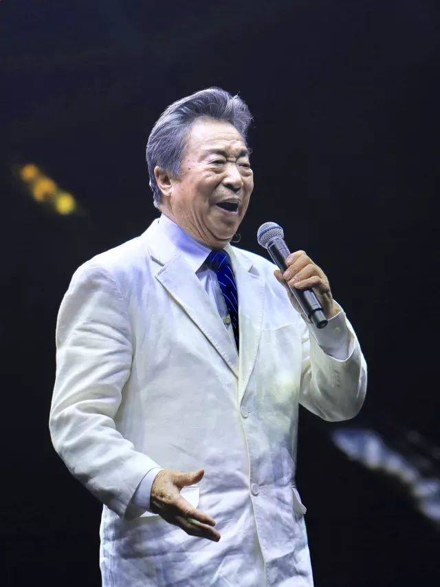 歌聲悠揚(yáng)，唱出時(shí)代記憶，琴聲悅耳，奏響希望樂(lè)章 <br> 2018“我愛(ài)你中國(guó)?紀(jì)念改革開(kāi)放40周年”經(jīng)典歌曲上海演唱會(huì)圓滿(mǎn)落幕