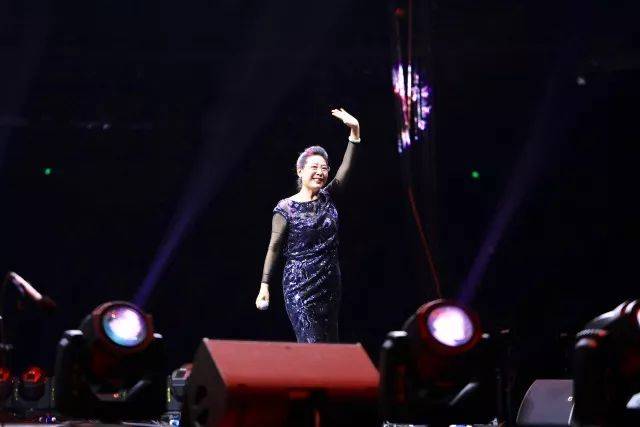 歌聲悠揚(yáng)，唱出時(shí)代記憶，琴聲悅耳，奏響希望樂(lè)章 <br> 2018“我愛(ài)你中國(guó)?紀(jì)念改革開(kāi)放40周年”經(jīng)典歌曲上海演唱會(huì)圓滿(mǎn)落幕