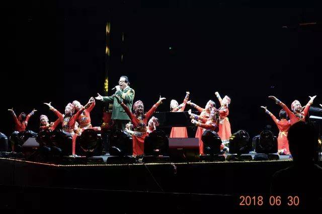 歌聲悠揚(yáng)，唱出時(shí)代記憶，琴聲悅耳，奏響希望樂(lè)章 <br> 2018“我愛(ài)你中國(guó)?紀(jì)念改革開(kāi)放40周年”經(jīng)典歌曲上海演唱會(huì)圓滿(mǎn)落幕