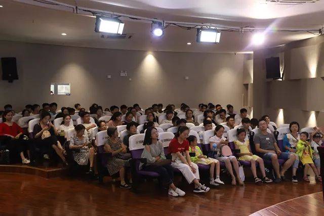 安徽師范大學(xué)張旭良教授“鋼琴演奏觸鍵訓(xùn)練基礎(chǔ)”講座圓滿落幕