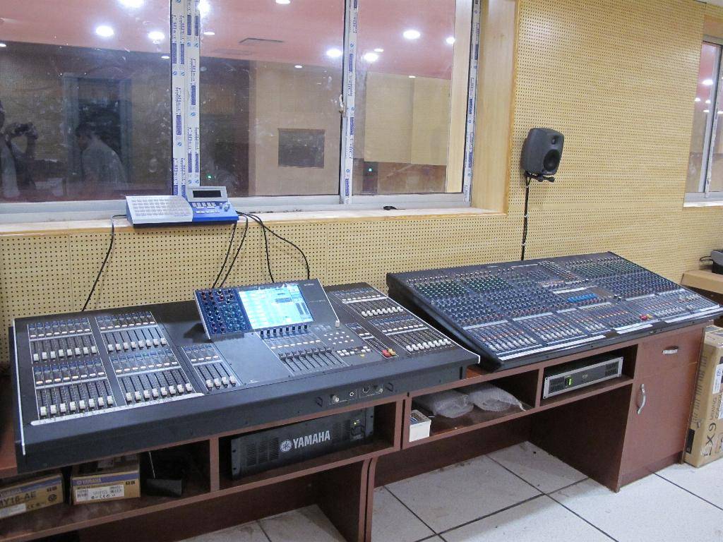 廣東省委新禮堂（珠島會(huì)堂）——M7CL、LS9數(shù)字調(diào)音臺(tái)運(yùn)用于大會(huì)堂及各會(huì)議廳擴(kuò)聲