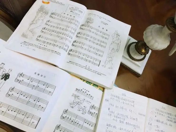 宋思衡的“宅抗疫” | 挑戰(zhàn)主播、籌集口罩、閉關(guān)作曲，這位取消了20場演出的鋼琴家原來這么忙！