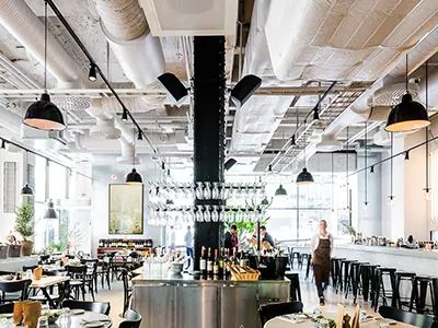 雅馬哈助力斯德哥爾摩的法國工業(yè)風(fēng)餐廳Usine